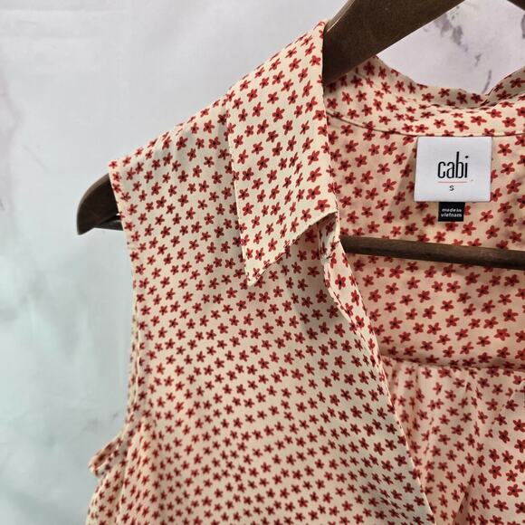 CAbi Shirt Womens Small Red White Floral Tank Blouse Blossom Button 3982 - Picture 2 of 10